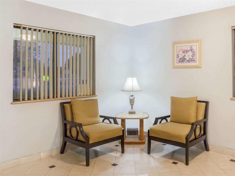 Super 8 By Wyndham Charlotte/Amusement Park Area Ξενοδοχείο Εξωτερικό φωτογραφία