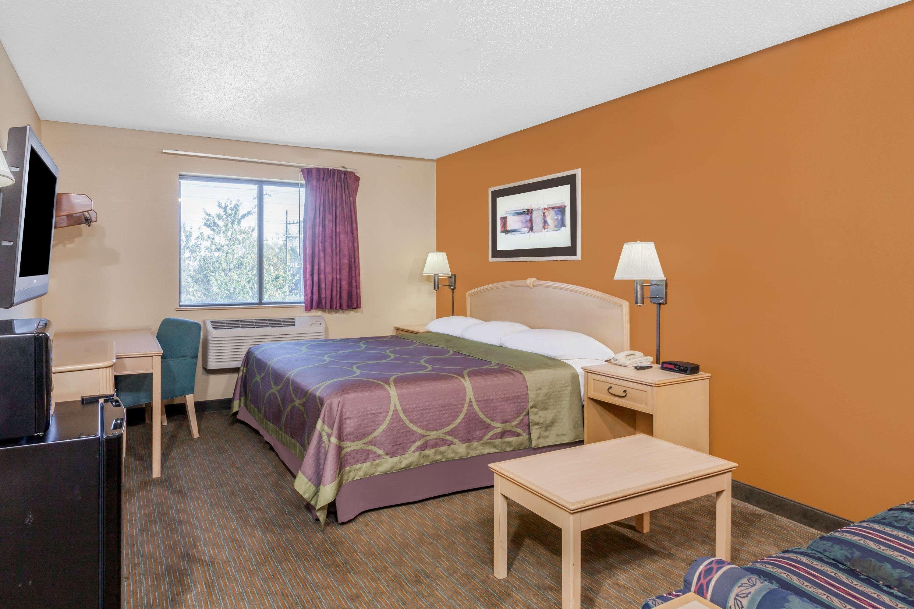 Super 8 By Wyndham Charlotte/Amusement Park Area Ξενοδοχείο Εξωτερικό φωτογραφία