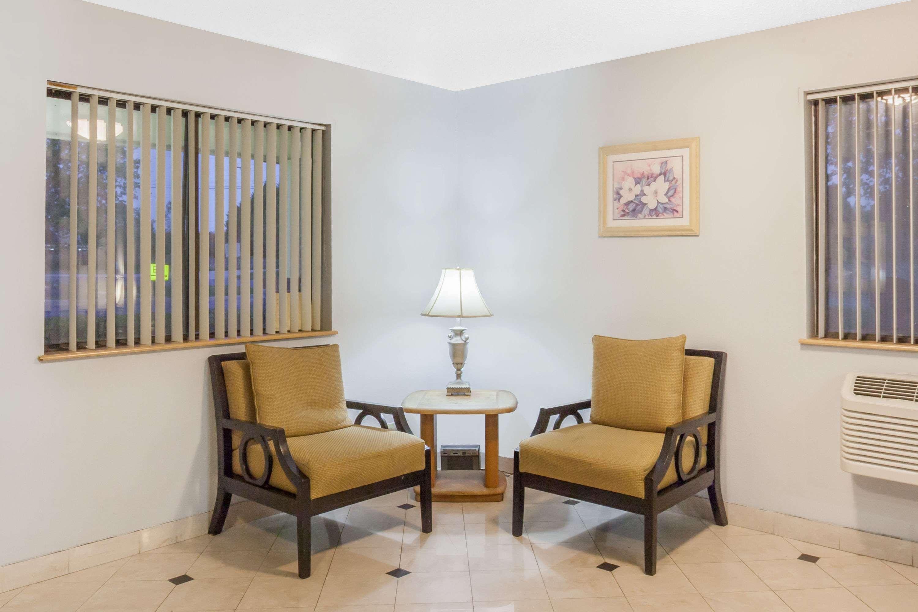 Super 8 By Wyndham Charlotte/Amusement Park Area Ξενοδοχείο Εξωτερικό φωτογραφία